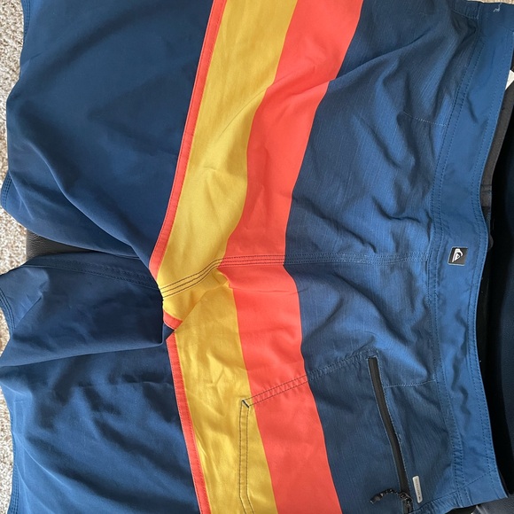 Quiksilver Men's Highline Board Shorts - Picture 3 of 5